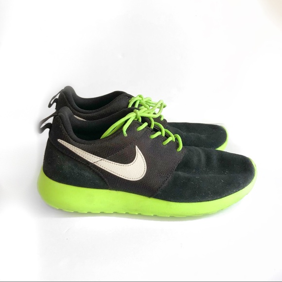 nike roshe suede black